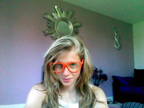 i love one direction, bob marley and BEING MYSELF!!:D! follow me i will follow back:):)xx