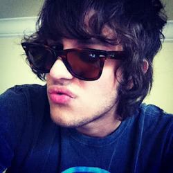 Moreno Gostozo Lindo é Ama essa patricinha aki  @FCsophia_love