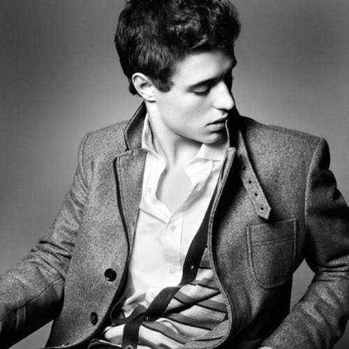 MaxIronsCL's profile picture. Junior || Majoring in Performing Arts.