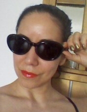 I knit, cook and like craft beer and fries with curry. Addicted to beauty products. I run and things. AdamAnt fan #56! http://t.co/qtXJ7xQpRy