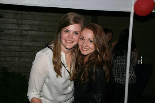 xmirrrna's profile picture. Music on, volume up, problems out.