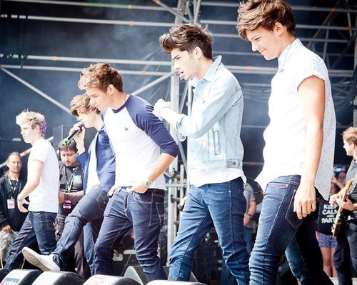 Your main source for One Direction quotes, facts, pictures and Youtube videos. Follow me and I'll follow you back if you ask!❤