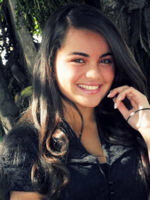 Sou pequena. Limitada. Imperfeita. Sou cheia de falhas caiu com mais freqüência do que gostaria. Mas estou aqui. Em busca desse Sol Maior.