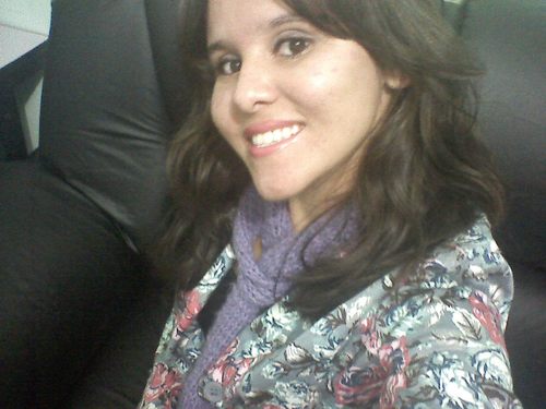 Sou uma romântica. Amo cantar e tocar violão. Mas meu amor maior são pelos livros. Escritora, atualmente trabalho em minha obra O segredo de Emma Sullivan.