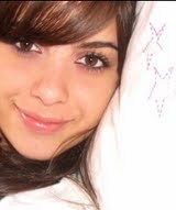 menina ,chata, doida e loka  =)  respiro rock *-*    quer saber mais? segue sigo todos de volta( twitter novo esse ) ;3333