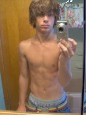 Hi I'm Jay Logan from Australia. I'm 16 and looking for a nice girl, no matter what country :)