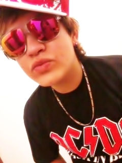 [AA] tenho 17 anos, gosto de doritos e Coca *-* ,Não Sou dono do mundo mais sou Filho do dono  *--* . kkk Nhaaaaaaaaac :3 s2