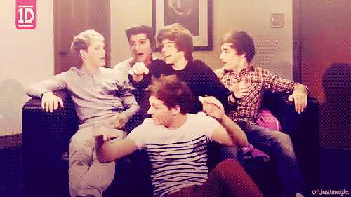 2 #DutchDirectioners ; Eline & Megan, with a life full One Direction, but still they dont follow us ;S