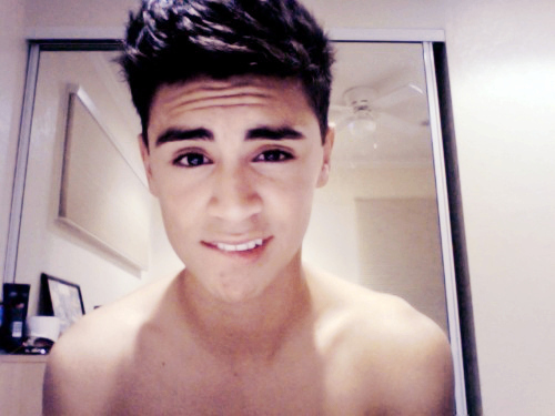 follow Me . sz Onedirection ! 

Superrrrrrrrrrrrrrrrrrrrrrmen ♥