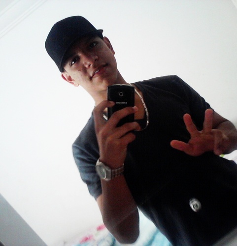 _ Tenho 15 anos , sou de #gêmeos , best da @mminha_Jhe *-* , SãoPauloFC sempre s2 ! http://t.co/if824zWQuh