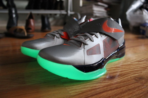 Shop with us to get all your exclusive heat! All our sneakers are 100% authentic!