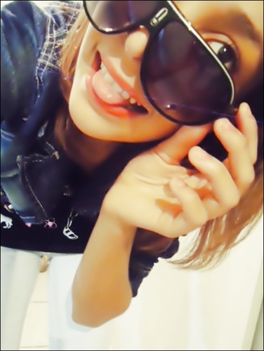 Sou legal, mas só com quem é comigo, sou chata, sonhadora, ... Amo minha familia, Deus, amigas, amo chocolate e so me conhecendo para saber !!!
