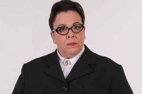 Sou a Diretora Olívia, da Escola Mundial.

Só exigo duas coisas: ORDEM E DISCIPINA!!!!!! (I'am Fake!!!)