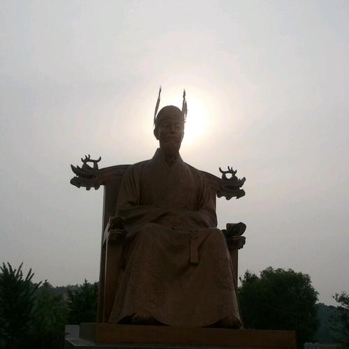 혼자가는길에당신을만난거아니오~?저기날좋아하는새들도있고즐비하게꽃들도반겨주지않소~?허허허         들어오시오~~~편히!!!!!