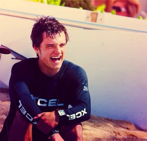 ClubJHutch's profile picture. If you hate Josh Hutcherson, I don't know how you could, then this probably isn't the account for you to follow ✌️