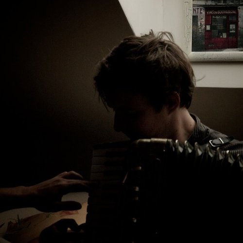 delodepote's profile picture. Biografik, fotografik a filmařík. Objevovatel klidu a milovník chřestu a Slovenska. Tvořitel @moving_pictures a @pribehylidi