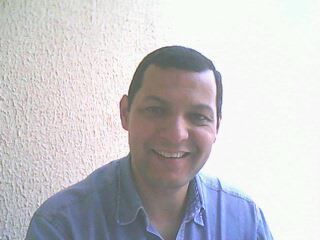 Cristão, paulistano, amo a família e a vida. Um ser que busca no Criador e na Graça de Cristo, a Esperança e a razão para viver e fazer a diferença.
