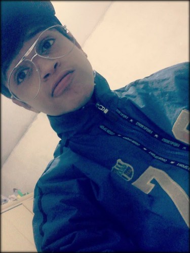 Oq eu faço da vida resumino Durmo ,Como , Facebook e as vez no faço  nada u_U