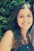 Parioca, universitária... Amo pão de queijo, violão, refrigerante, praia, nostalgia, elogios, piadas sem graça e pessoas que me façam ganhar o dia!