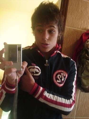 Quem sou eu? Me segui que vs vai ver !b