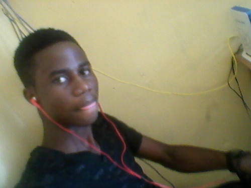 am a cool gentle, straight forward guy, looking 4 lover gal