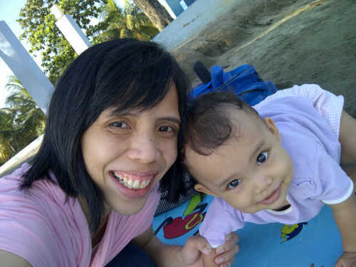 Ibu rumah tangga yang bangga menjadi ibu rumah tangga, pelaku homeschooling dan pengajar Sunday School.