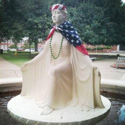 TheMistedLady's profile picture. Not your average statue! #armsupnipsout