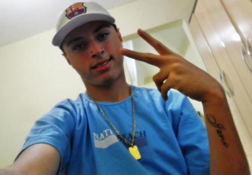 Não sou dono do mundo, mas sou filho do dono (8)

Um simples menor sonhador, que decidiu cantar um funk (8)

msn: gabrieldejesussilva@hotmail.com