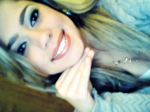 oi tenho 18 anos sou uma @_laxsinis  @Bertinnys_   & @BarbiesBarbies saber mais ? segue ai :pPp