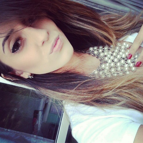 @KarielleGontijo  Você é Encantadora,Você é Especial,Você Querendo ou Não já faz parte da minha vida Minha Estrela Que Nunca Para De Brilhar ♥ FcDesde: 04/12/11