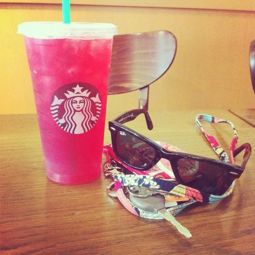 StyleMePreppy's profile picture. The twitter account for http://t.co/IhokNDWm2b