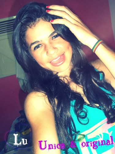 Um anjo do ceu que trouxe pra mim é a mais bonita a jóia perfeita que é pra eu cuidar que e pra eu amar toda cristalina  tem toda Inocência ...