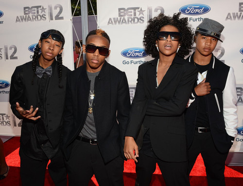 Team Mindless FBI Agents are here at your service