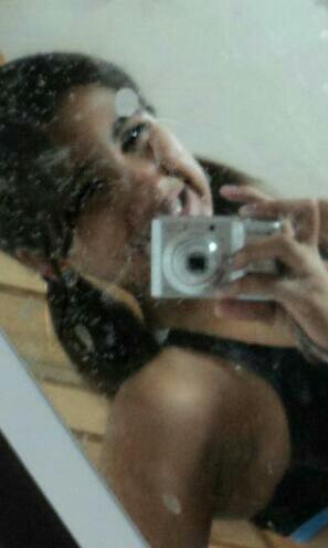 escorpiana, 13 anos, melhor da @Cicy_santos, a loka da @italla_thy, fã do @onedirection. quer saber mais me segue.    ᵏⁱˢˢ