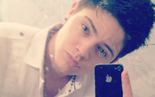 Ele é a minha razão para viver,para sorrir,para não desistir,ele é meu anjo,ele é meu tudo,ele é meu  @CHRIS_LEAO ♥ Chris seguiu dia: 04/08/2012 True Love ♥