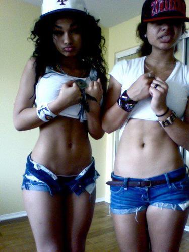 FckWhutYhuHeard's profile picture. Fuck a bio ,Follow Me ;) Mention For Ah Follow Back ,I Luv My Hoes Sarah,&Leah