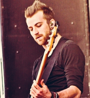 Fan Base account for Jeremy Davis from Paramore. Supporting and loving him... Spanish/English. Follow @schzimmydeanie  ▌▌▌