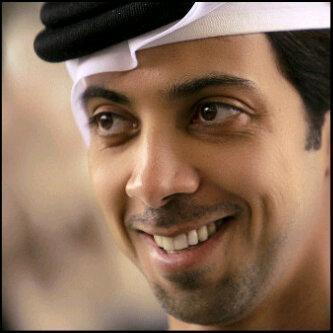 شـاعر ولكن ما ني مثل باقي الشـعار 
شـاعري يتحدث عن القلب والاحساس
اتحداث عن افقـد شي بين هـالنـــــاس
وافشل طموح انك تعاشـر جاهل وانت ملاك