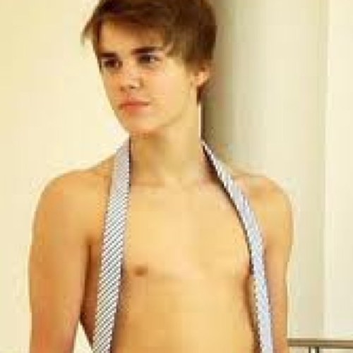 HEY FANS ITS ME JUSTIN BIEBER GO SUBSCRIBE  at http://t.co/EfQsEdGndr