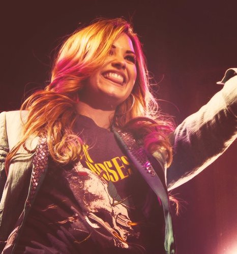 Demi#Lovato#Diva é twitter pra pessoas qee adoram e amam a nossa qeridissima Demi Lovato!!!
Eu num esqueçam de me segui!Sigo de Volta é sérioo!!