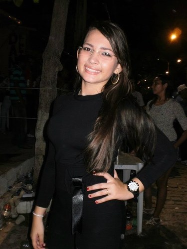 - 16 anos,ariana, flamenguista , farrista , supeer fã de #luansantana, amo minha família,adoro viver a vida intensamente :* ' única&original
