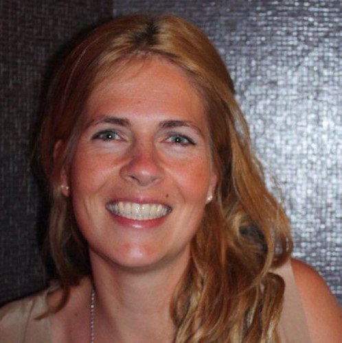 Administratief medewerkster van M. Kuyf Transport, ondernemend, eigenwijs, zorgzaam, moeder van 3 kids en getrouwd met de allerliefste!