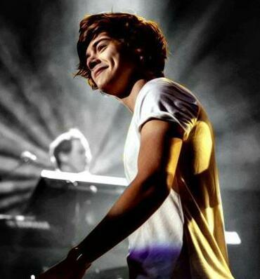 NudeStylesRP's profile picture. Im Harry styles. Im 1/5 of One Direction. Im Naked 95% of the time........... i like cats!!!!!!!! Im 18  (RP)