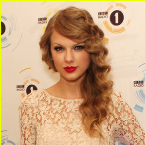 @taylorswift13 is my all time favourite singer. Im a swifty from vancouver, canada. Waiting for my chance to  meet her one day! i follow back if you ask! #RED