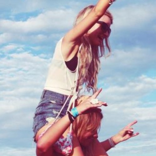 teengirlprobz15's profile picture. A teenage girl doesn't need love, there's time for that later. For now she should enjoy life by being herself and dancing all those worries away **not me in avi