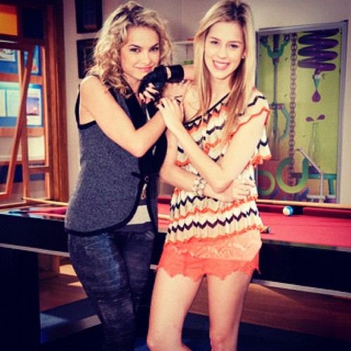 Amor De Fã é Assim : Todos Criticam, Ignoram Ninguém Entende Só A Gente Sente e Sabe o Tamanho Dele @Lua_Blanco  @AguiarThur  Vocês & Simplesmente Minha Vida♥♥♥