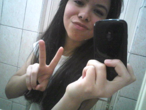 Uma garota que é muito fã da @RockRestart ♥
Dona dos FC's @EternoRestart_  e @FCLanzaPerfeito