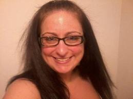 Hey I'm Linde Link. Singing is my life! I love it so much! I am a singer/songwriter.