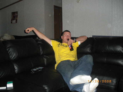 notgon's profile picture. just a regular dude here hard working like to kick back and have a beer