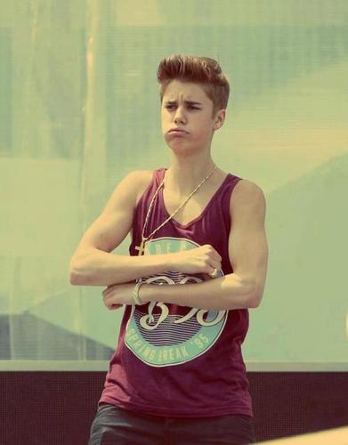 ......JUSTIN AND SELENA  LOVE   FOREVER ......